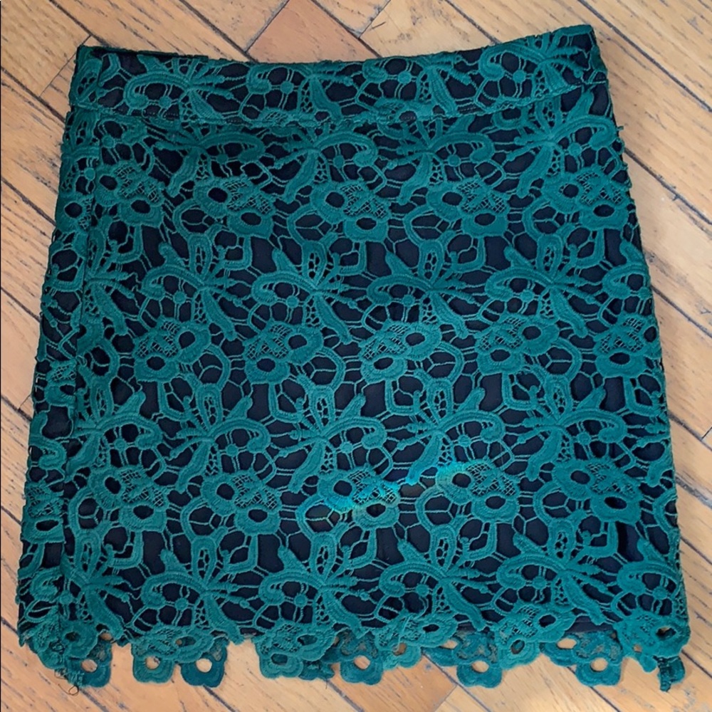Black and green lace mini skirt